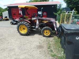 TASK MASTER TRACTOR 38HP DIESEL WITH BUCKET USED DEMO