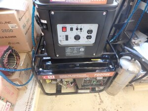  cm generators top one 3000 watt inverter,bottom one 7000 watt electric start new