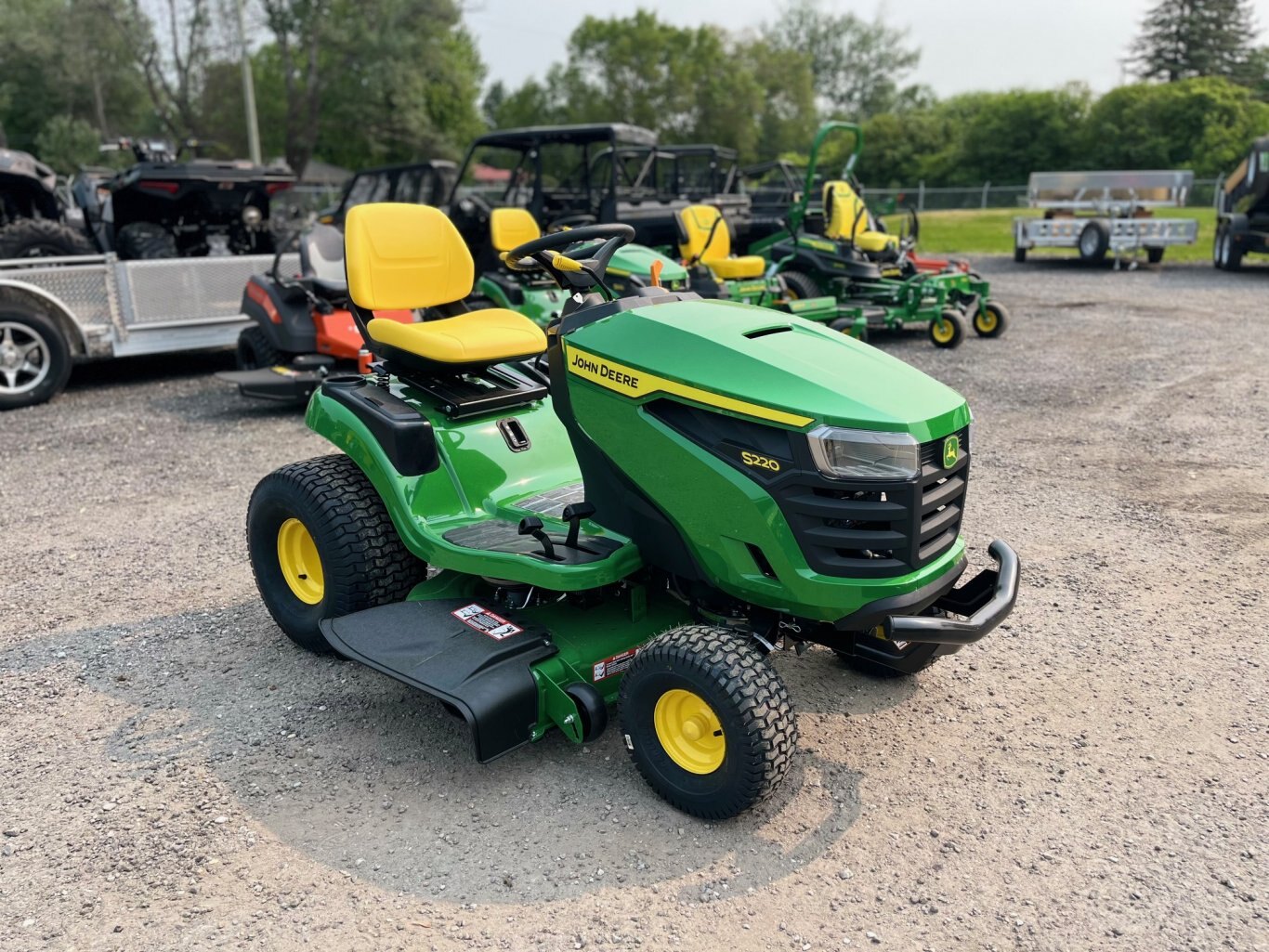 John Deere S220 Lawn Tractor w/ Bagger