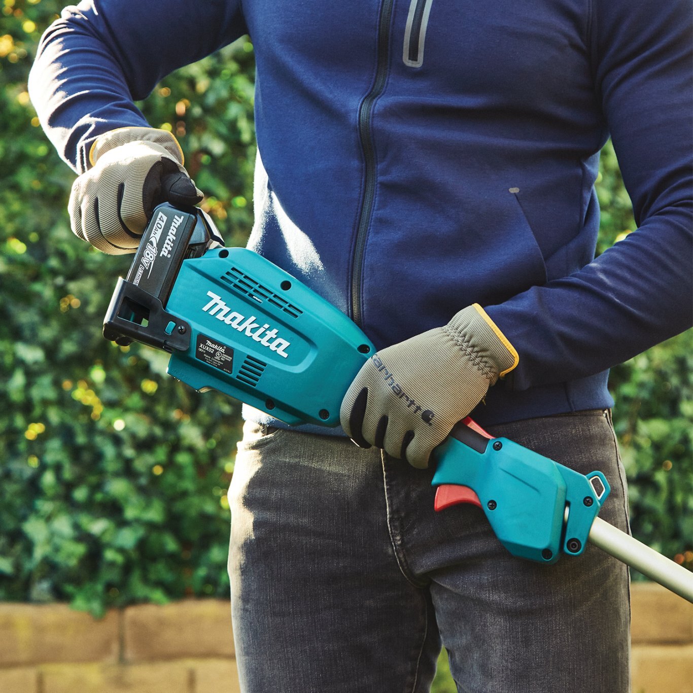 Makita 18V LXT® Lithium?Ion Brushless Cordless Couple Shaft Power Head Kit w/ 13 String Trimmer & 20 Hedge Trimmer Attachments (4.0Ah)