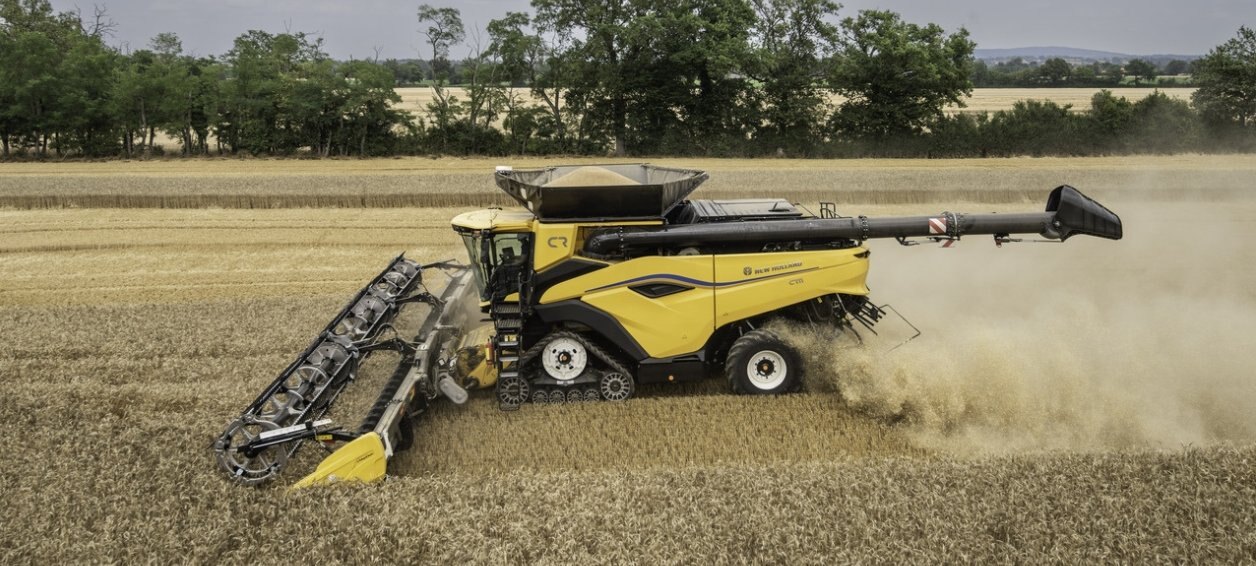 New Holland CR Series Twin Rotor® Combines CR8.90 Opti Clean