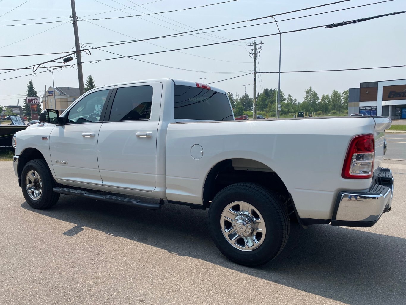 2020 DODGE RAM 2500 BIG HORN 4X4 CREW CAB WITH REAR VIEW CAMERA!! ( PREVIOUS RENTAL )