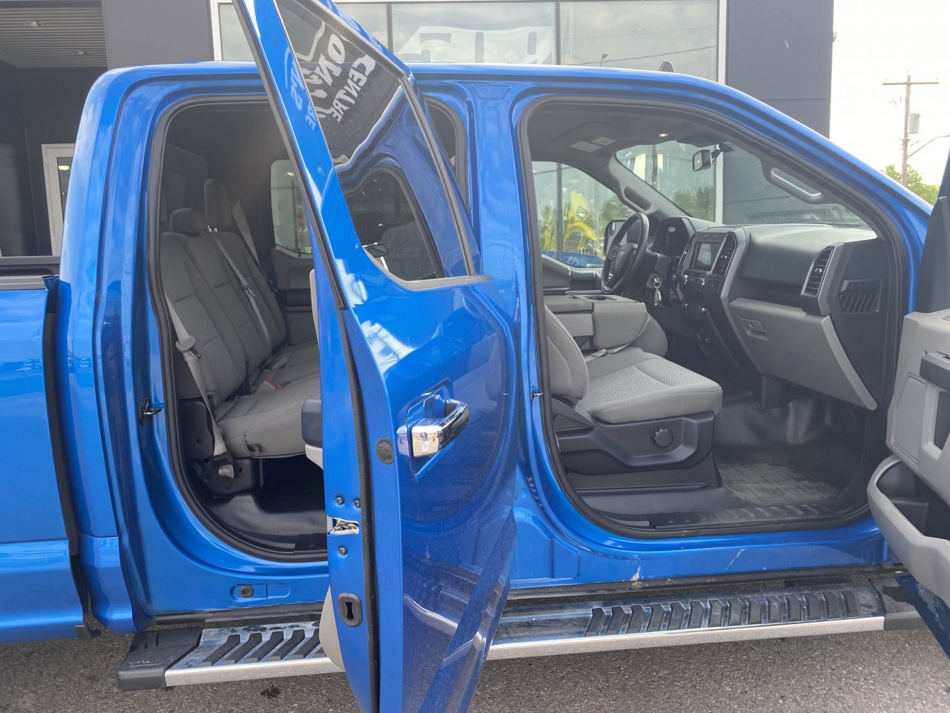 2019 FORD F 150 XLT XTR SUPER CREW WITH REAR VIEW CAMERA!!