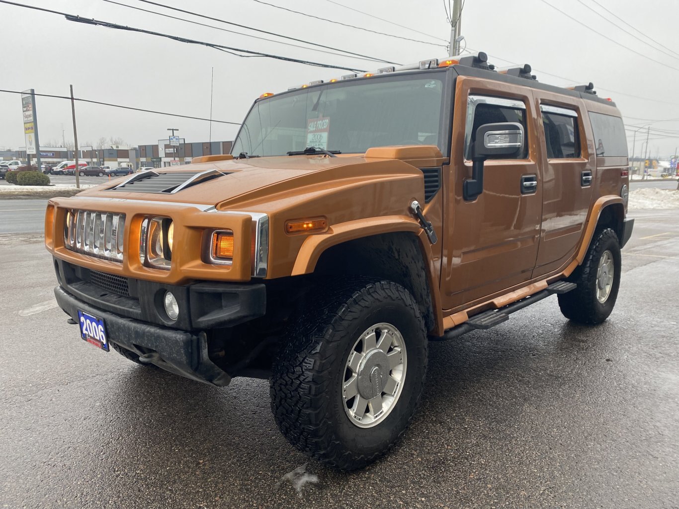 2006 HUMMER H2 AWD WITH SUNROOF, LEATHER SEATS, HEATED SEATS, DVD PLAYER, REMOTE START & REAR VIEW CAMERA!!