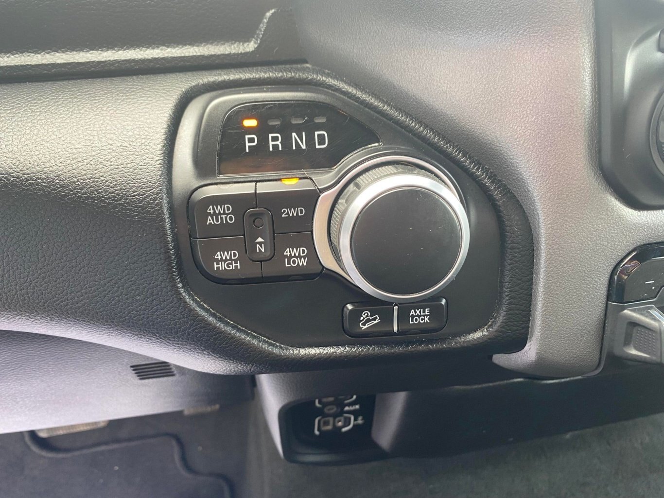 2021 DODGE RAM 1500 BIG HORN 4X4 CREW CAB WITH HEATED SEATS, HEATED STEERING WHEEL AND REAR VIEW CAMERA!! ( PREVIOUS RENTAL )