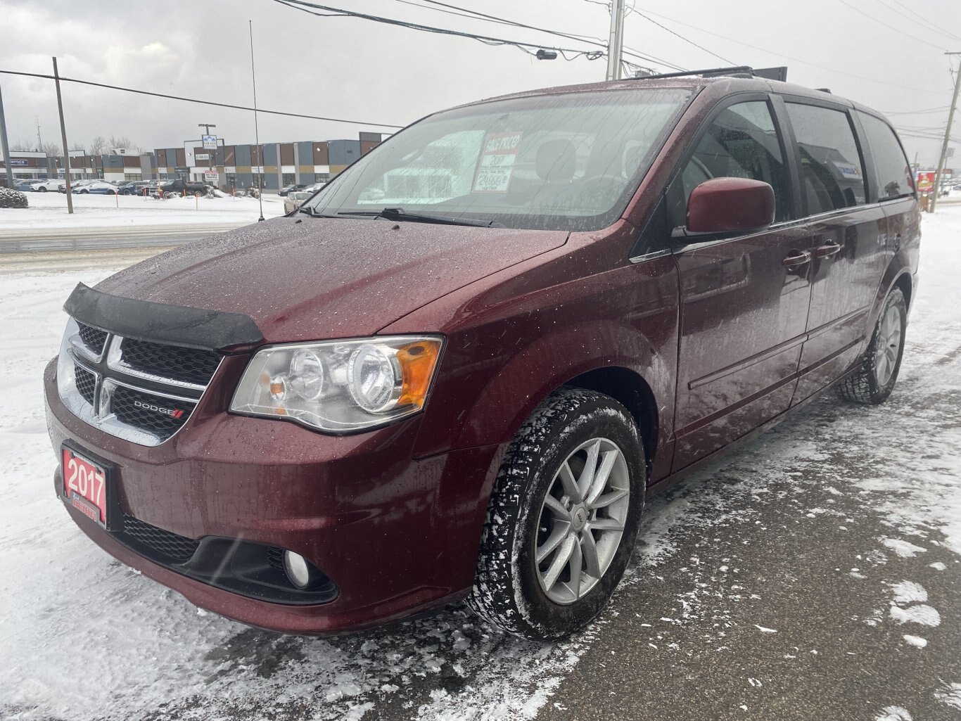 2017 DODGE GRAND CARAVAN SXT FRONT WHEEL DRIVE W/LEATHER SEATS, REMOTE START, STOW & GO, REAR VIEW CAMERA AND DVD PLAYER!