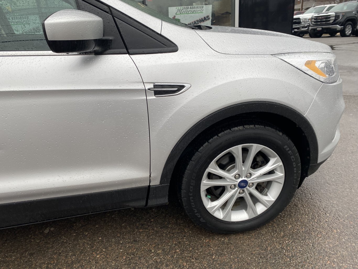2018 FORD ESCAPE SEL AWD LEATHER SEATS, SUNROOF, HEATED SEATS, REAR VIEW CAMERA AND NAVIGATION!!
