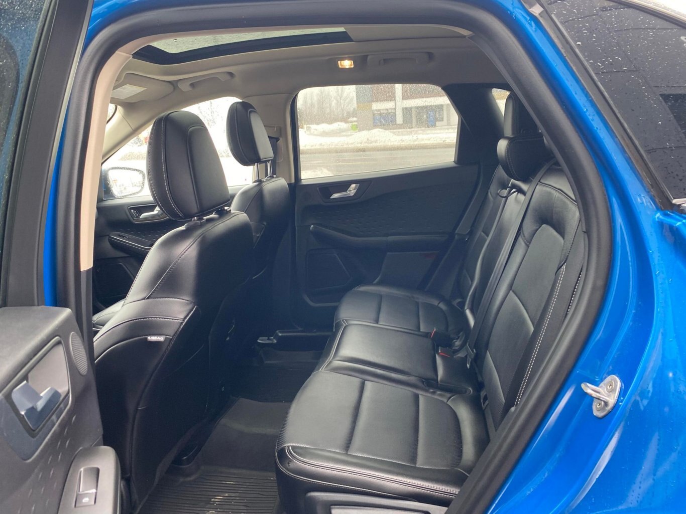 2020 FORD ESCAPE TITANIUM ECOBOOST AWD WITH SUNROOF, LEATHER SEATS, HEATED SEATS, HEATED STEERING WHEEL, REAR VIEW CAMERA AND NAVIGATION!!