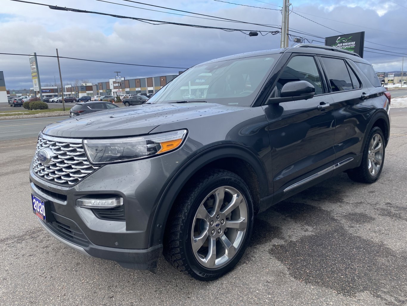 2020 FORD EXPLORER PLATINUM ECOBOOST 4WD 3RD ROW SEATING WITH SUNROOF, LEATHER SEATS, HEATED SEATS, HEATED STEERING WHEEL, REAR VIEW CAMERA, POWER TRUNK, NAVIGATION AND REMOTE START!!
