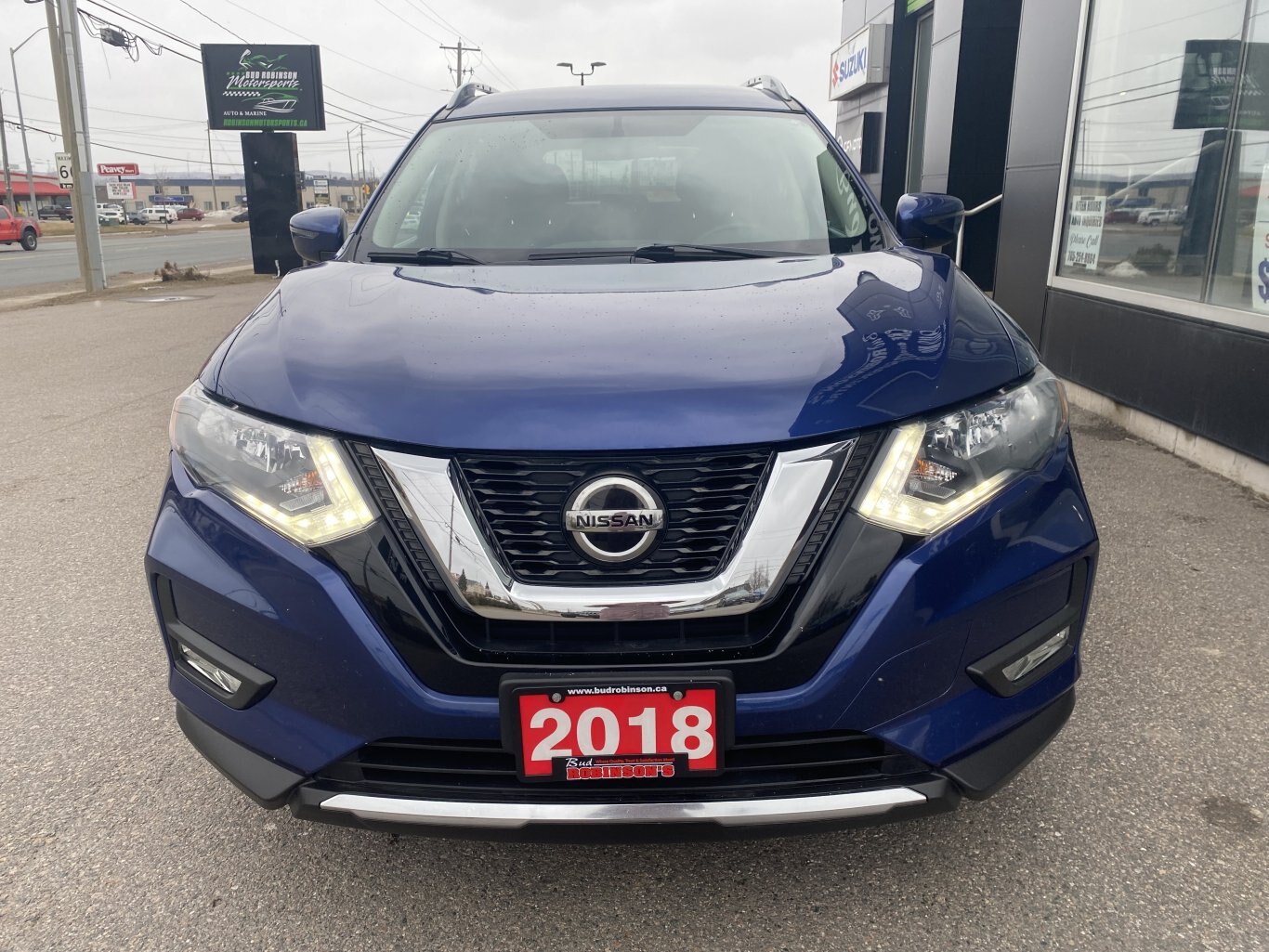 2018 NISSAN ROGUE SV AWD WITH HEATED SEATS AND REAR VIEW CAMERA!!