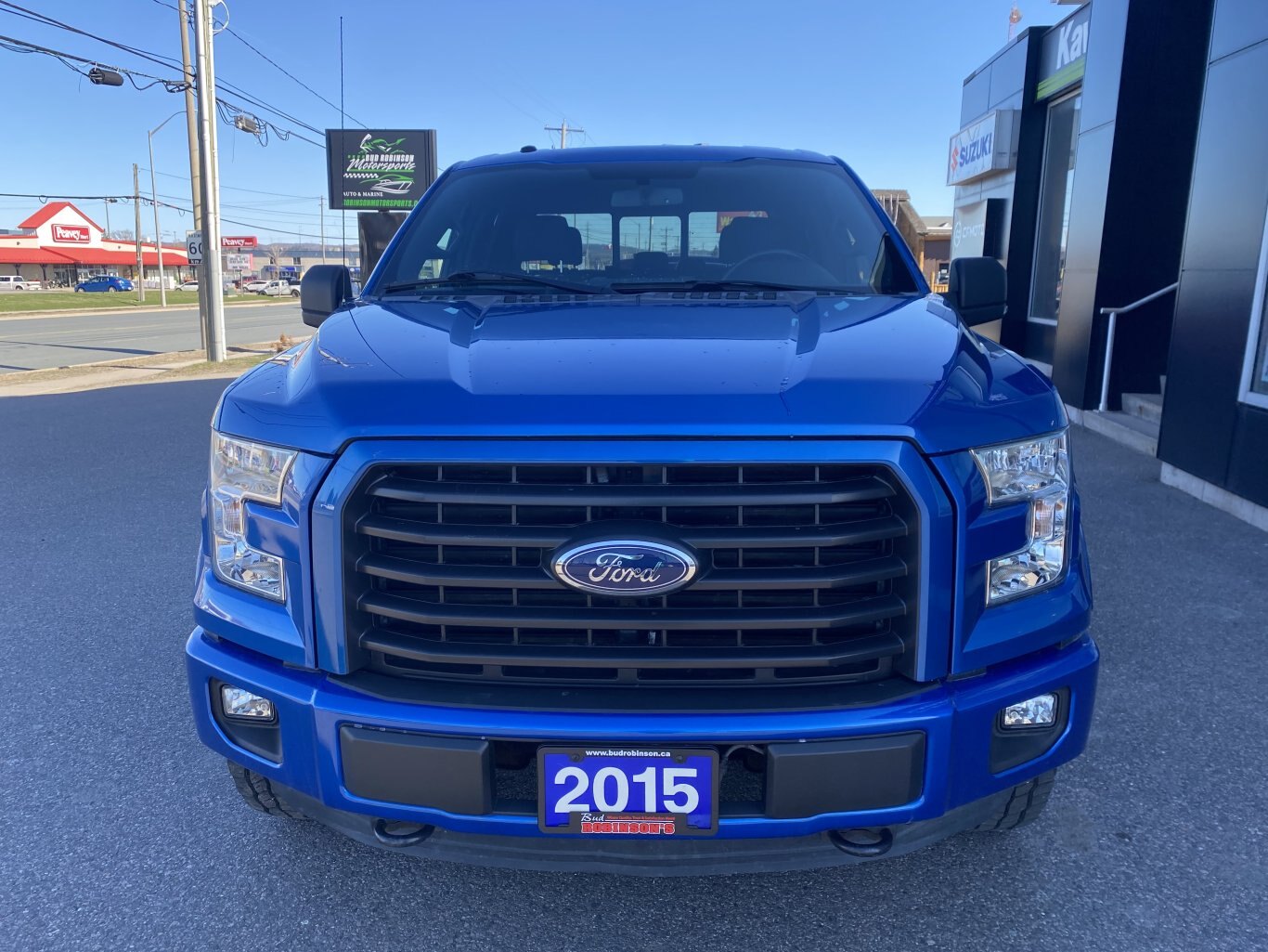 2015 FORD F 150 XLT/FX4 4X4 SUPER CREW WITH HEATED SEATS, REAR VIEW CAMERA AND NAVIGATION!!