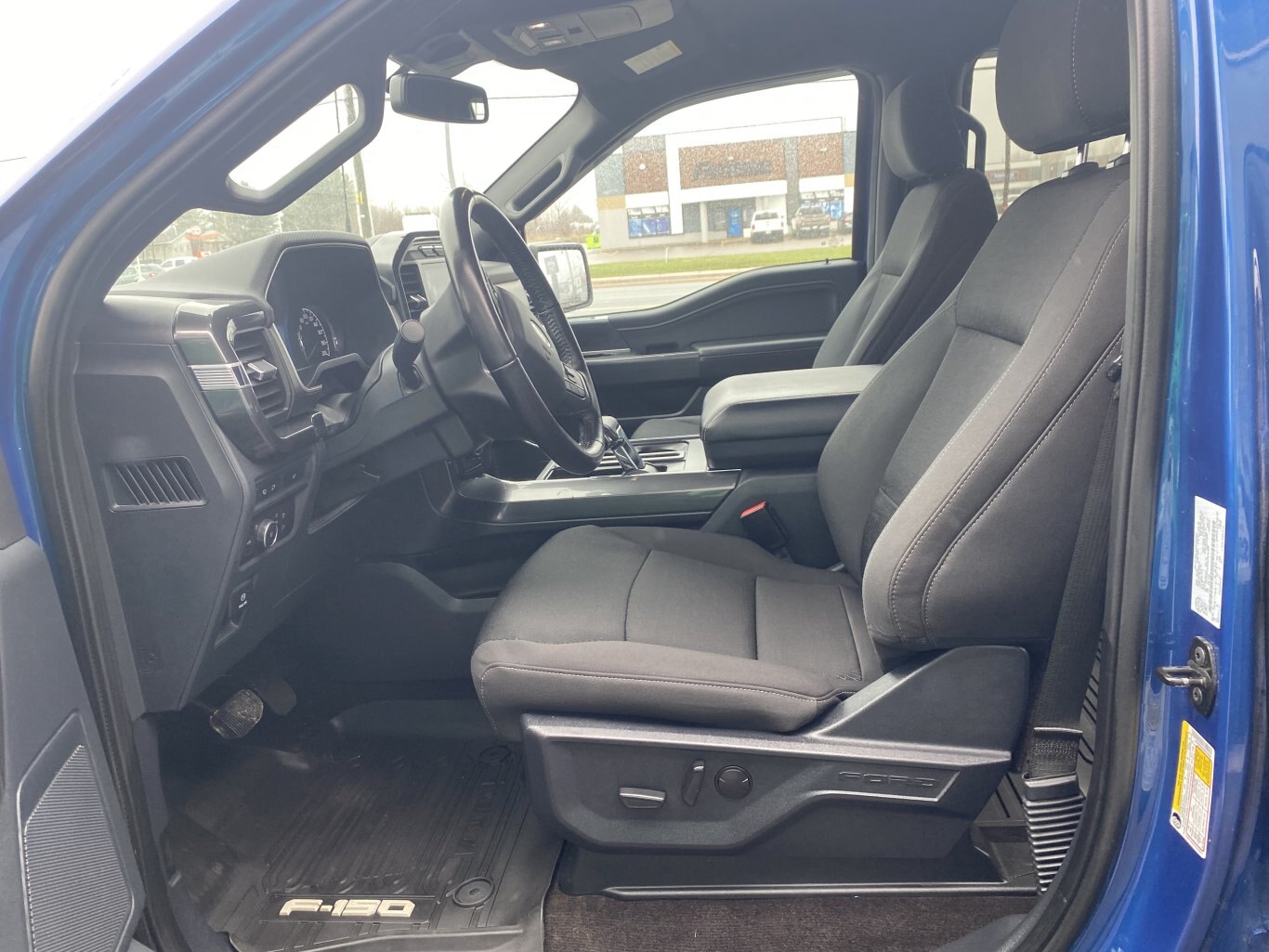 2022 FORD F 150 XLT/FX4 SPORT 4X4 SUPERCREW CAB 6.5 FT W/HEATED SEATS, REAR VIEW CAMERA, REMOTE START AND NAVIGATION!!
