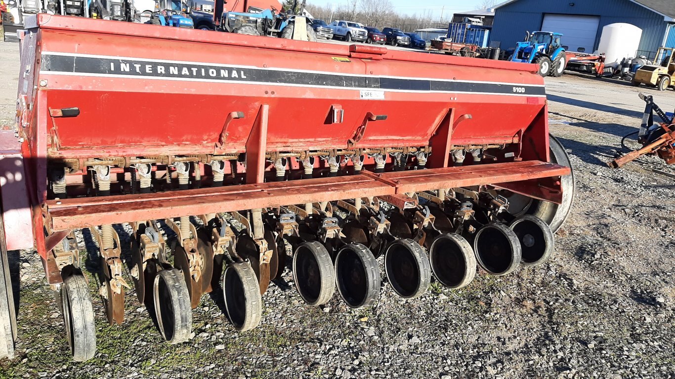 1995 International 5100 SEED DRILL