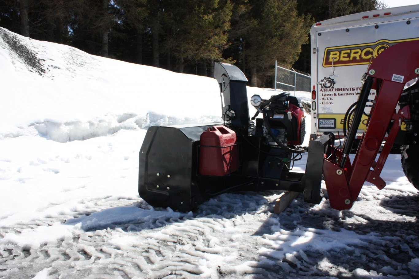 Bercomac 72? Vantage Snowblower for tractors equipped with Skid Steer style attach