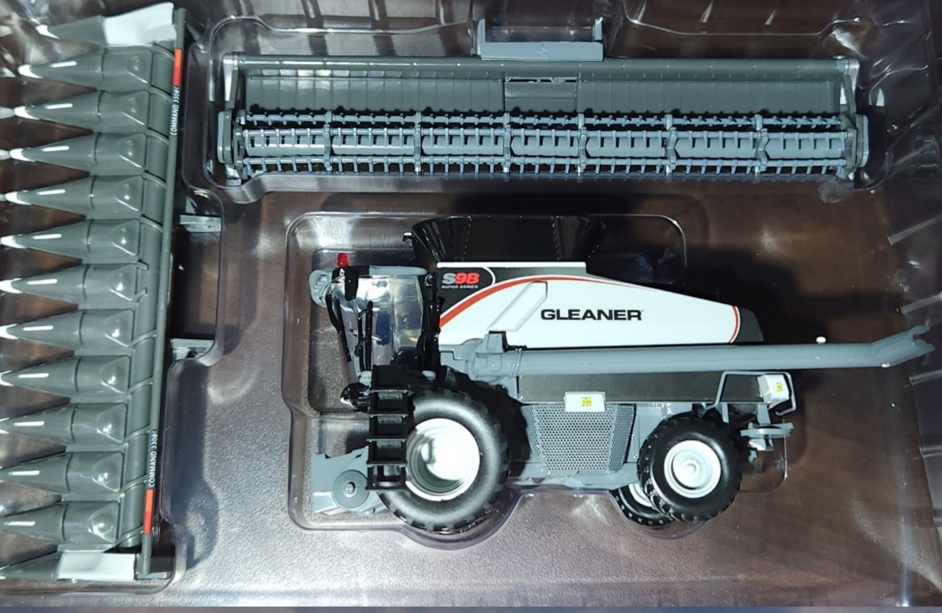 Gleaner S9 Series 1:64 Scale