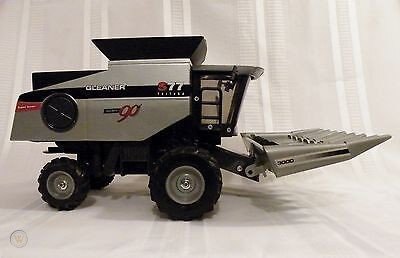 Gleaner Limited Edition S77 1:24 Scale Combine