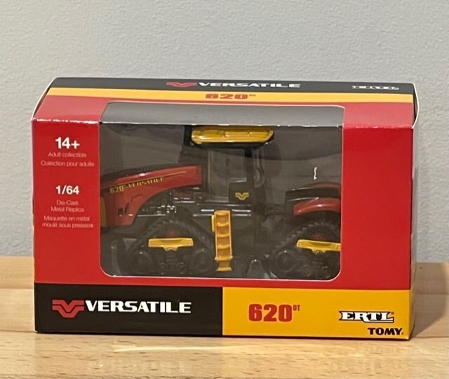 Versatile 620DT 1:64 Scale Tractor