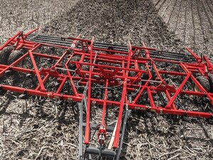 Sunflower 5035 THREE-SECTION FIELD CULTIVATOR
