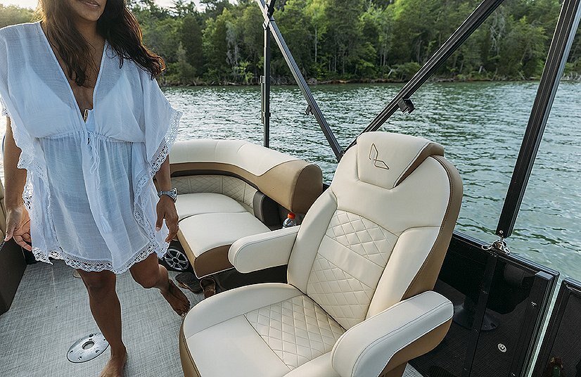 Lowe Boats SS 270 EWT Black Metallic Exterior Tan Upholstery with Mono Chrome Accents