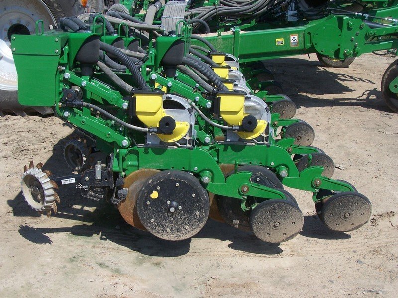 Yetter Twin Row Residue Manager