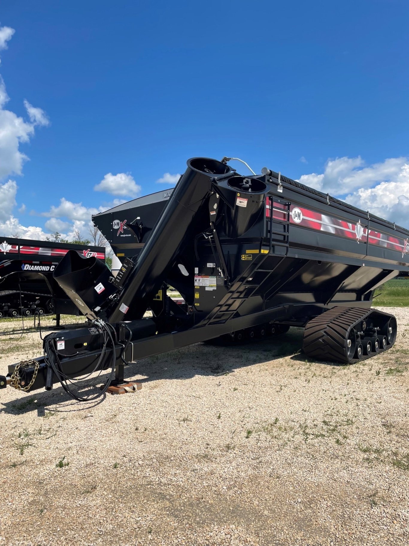 J&M 2032-22T WIDETOP Grain Cart c/w Stabilizer Suspension Tracks