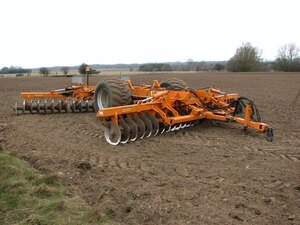 The Benefits of Disc Harrows: How Discing Can Make Field Conditions Better With or Without Plowing