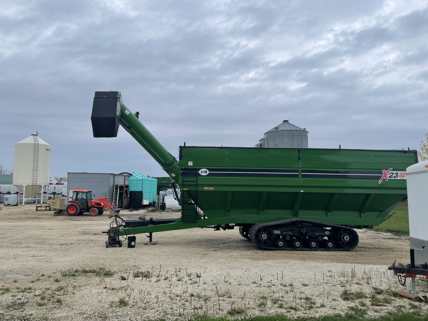 J&M 2332-22T WIDETOP Grain Cart c/w Stabilizer Suspension Tracks