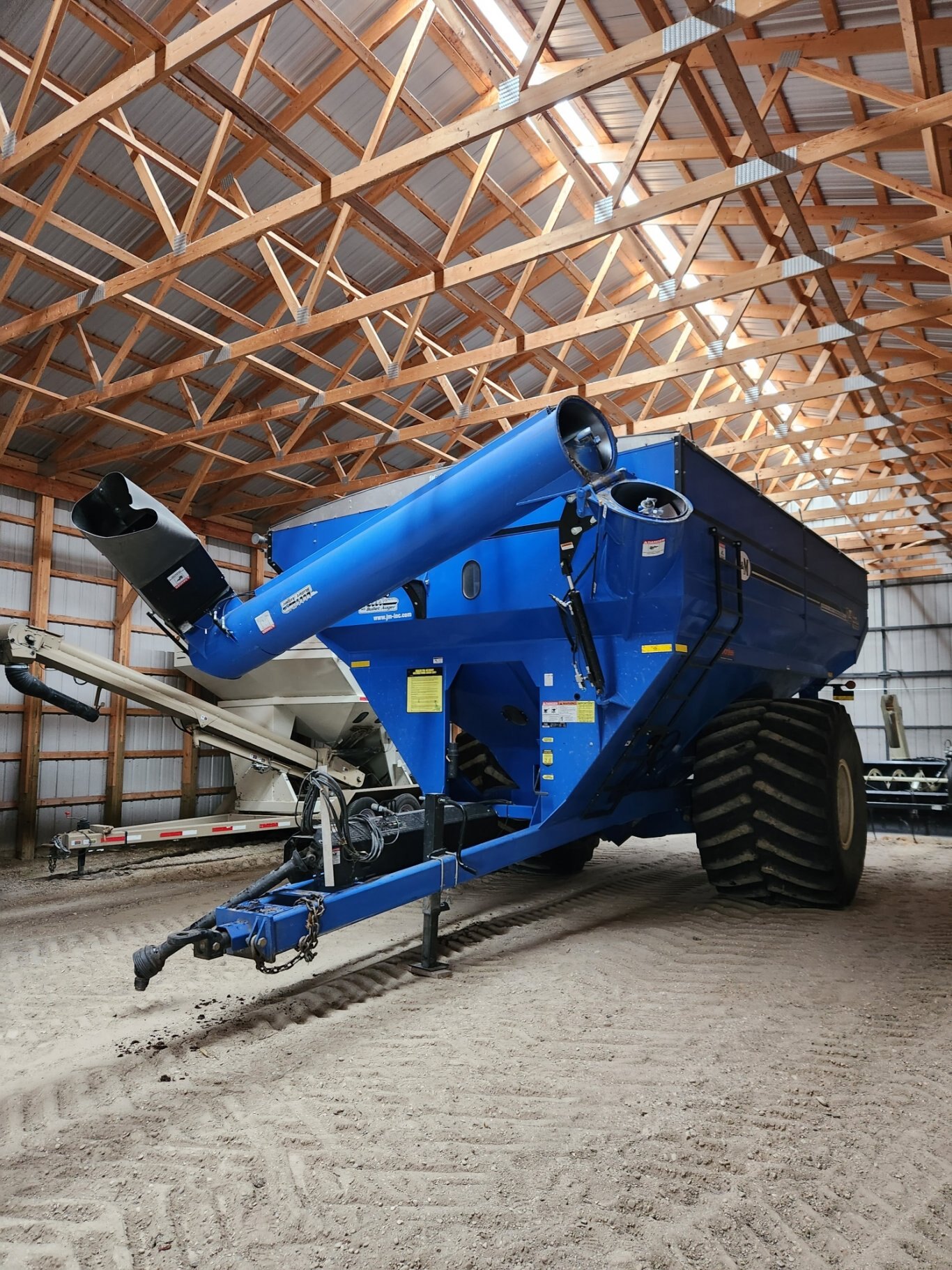 Used Farm Equipment Used Grain Wagons & Carts for Sale in Manitoba J