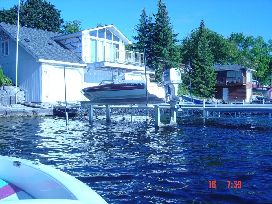 Naylor Hydraulic Boat Lifts