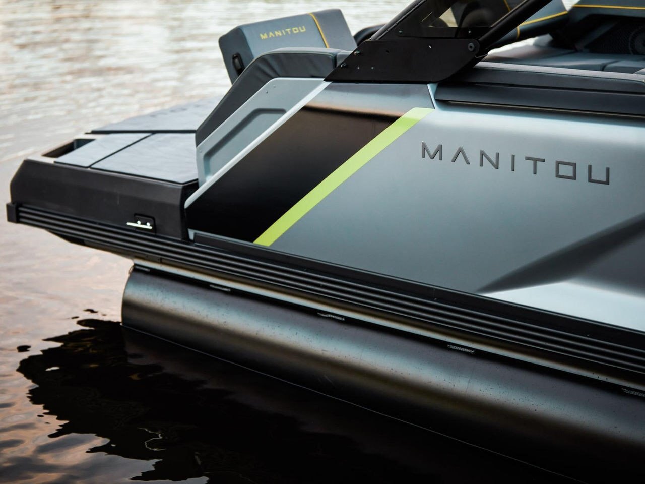 2023 Manitou Explore 22 MAX Navigator
