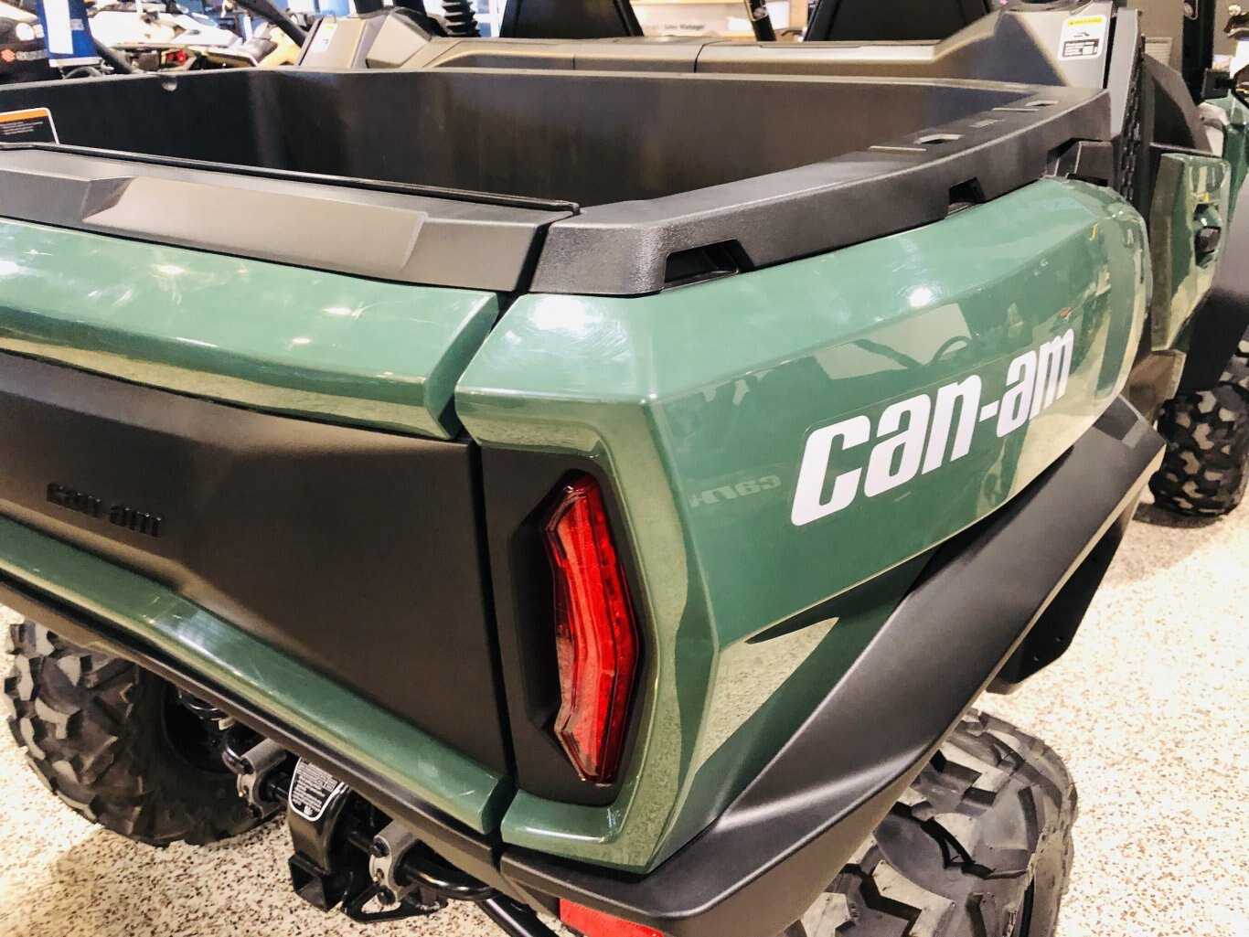 2023 Can Am Commander DPS 700