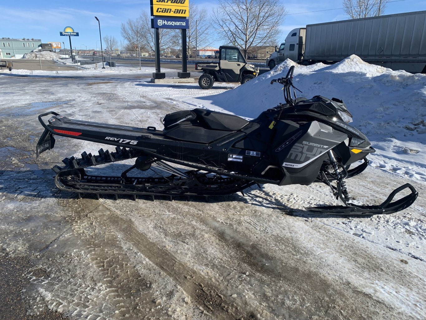 Used 2018 Ski Doo Summit SP 850 E Tec 175 MS