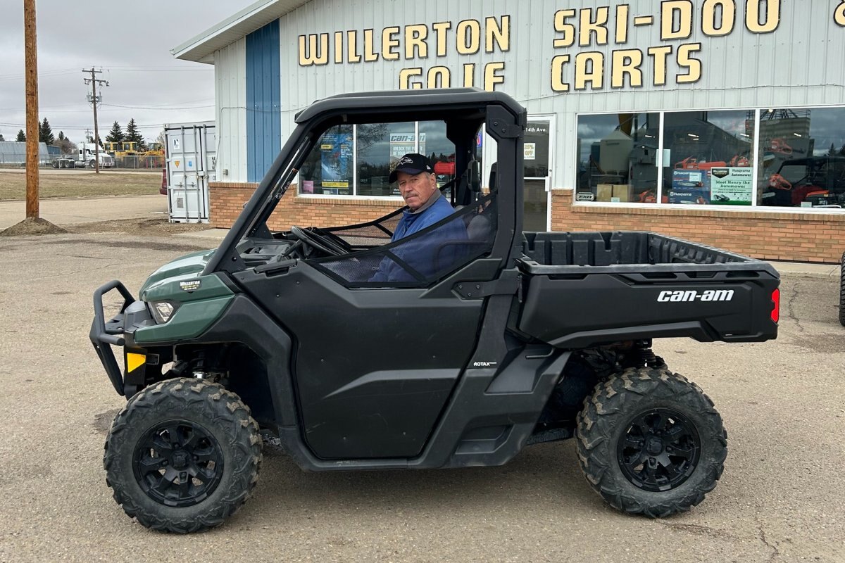 Used 2022 Can-Am Defender DPS HD9 With Half Doors