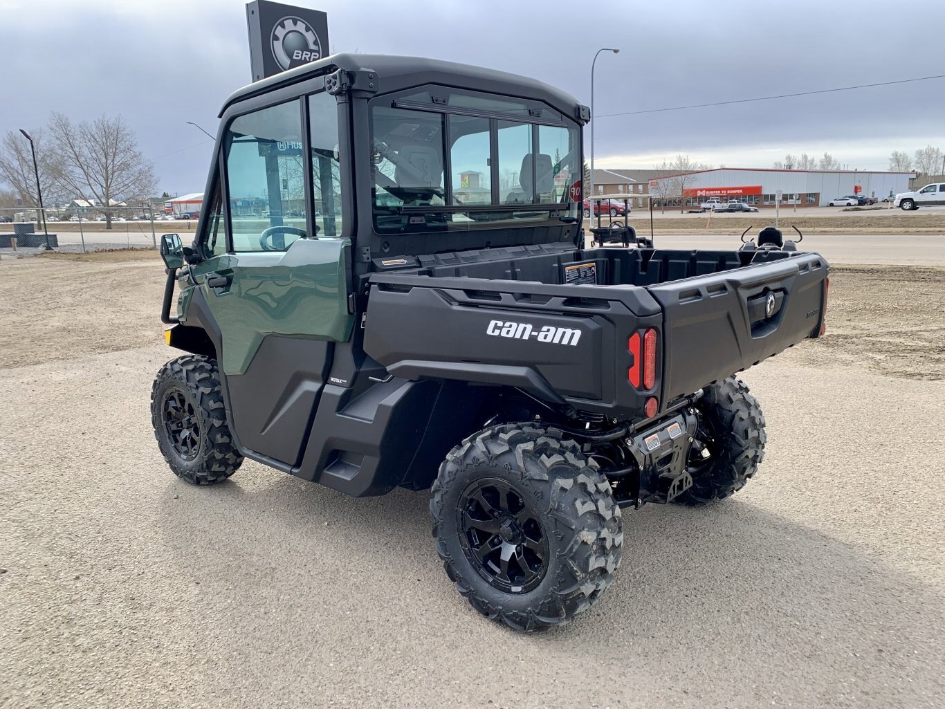2024 Can Am Defender DPS HD9 with Heated Cab