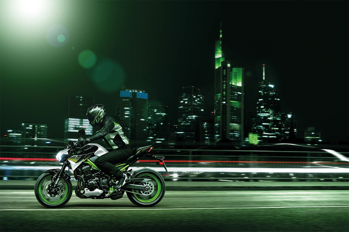 2021 Kawasaki Z900 ABS Metallic Spark Black/Metallic Flat Spark Black