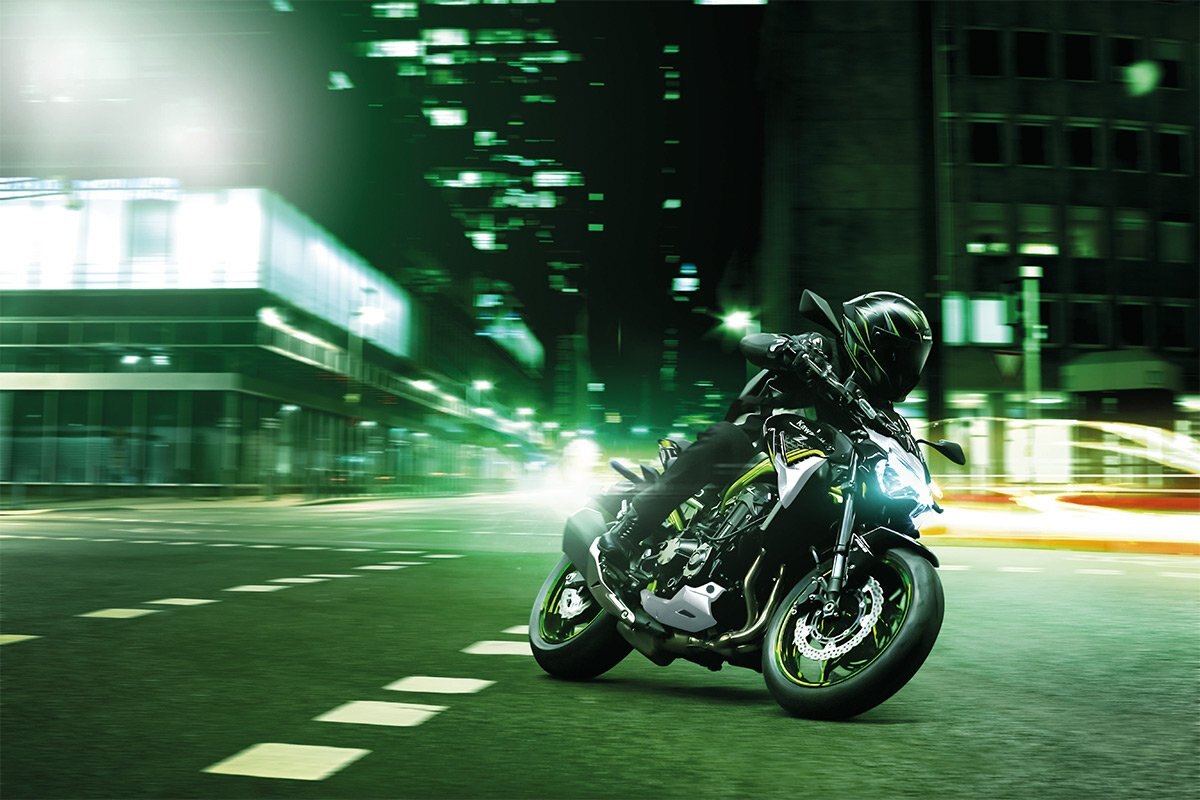 2021 Kawasaki Z900 ABS Metallic Spark Black/Metallic Flat Spark Black