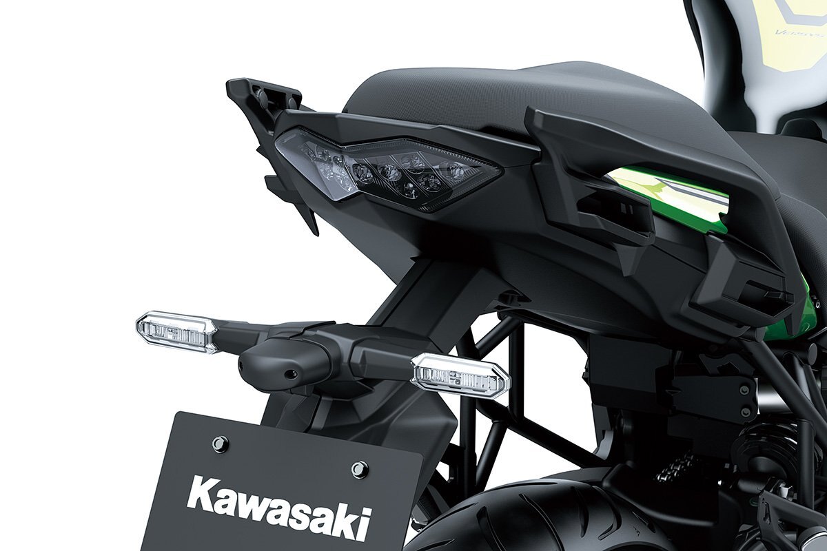 2022 Kawasaki VERSYS 650 LT METALLIC SPARK BLACK / METALLIC FLAT SPARK BLACK