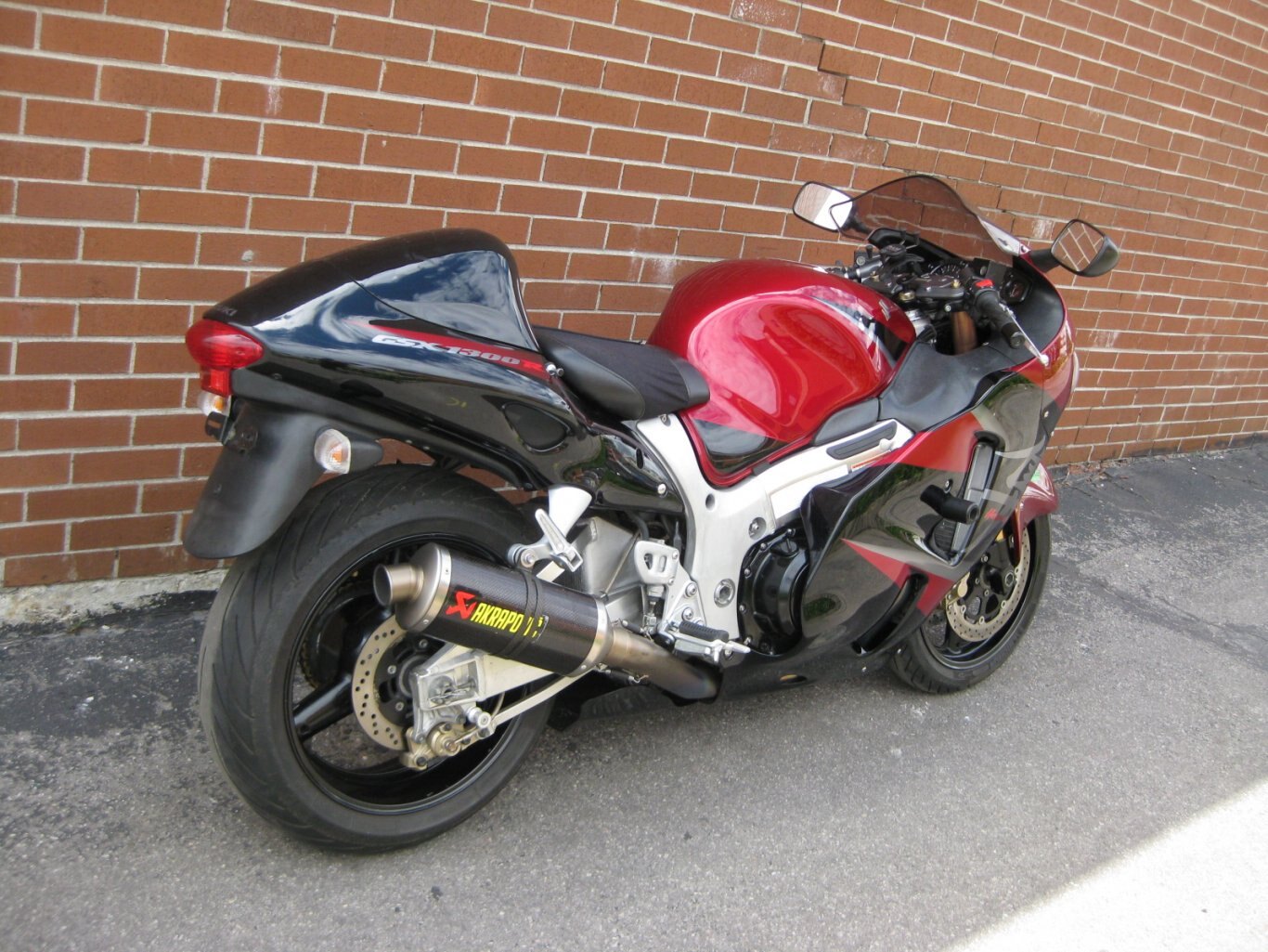 2006 Suzuki GSX1300R Hayabusa THIS SLEEK, LONG, LOW, MEAN, MACHINE RATED THE FASTEST PRODUCTION MOTORCYCLE FOR 2006 WITH 155.9 HORSEPOWER