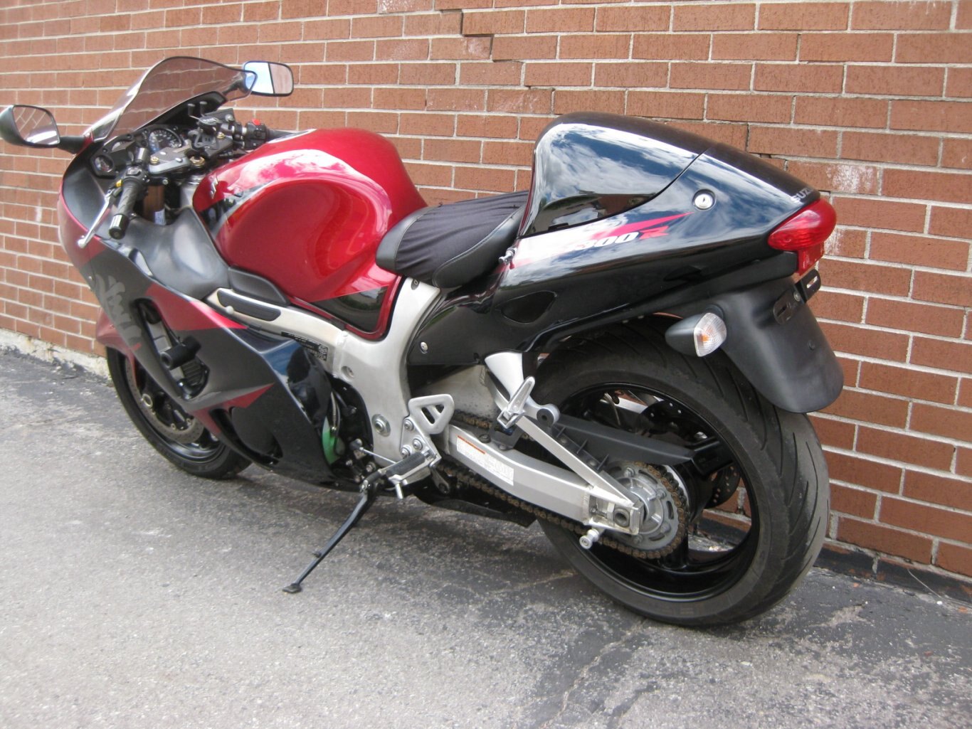 2006 Suzuki GSX1300R Hayabusa THIS SLEEK, LONG, LOW, MEAN, MACHINE RATED THE FASTEST PRODUCTION MOTORCYCLE FOR 2006 WITH 155.9 HORSEPOWER