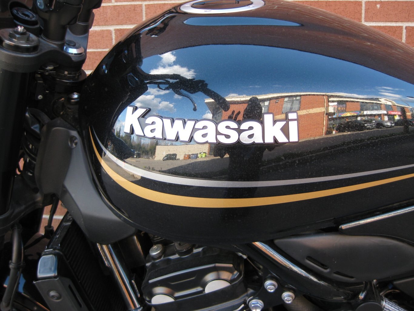 2018 Kawasaki Z900RS SOLD AND CONGRATULATIONS TO SIR VIKRANT!! YOU ARE “RIDIN” A TRULY ICONIC RETRO CLASSIC THE Z900RS – A TWO WHEEL FREEDOM MACHINE WITH THANKS FROM GARY & TEAM CYCLE WORLD!!!!