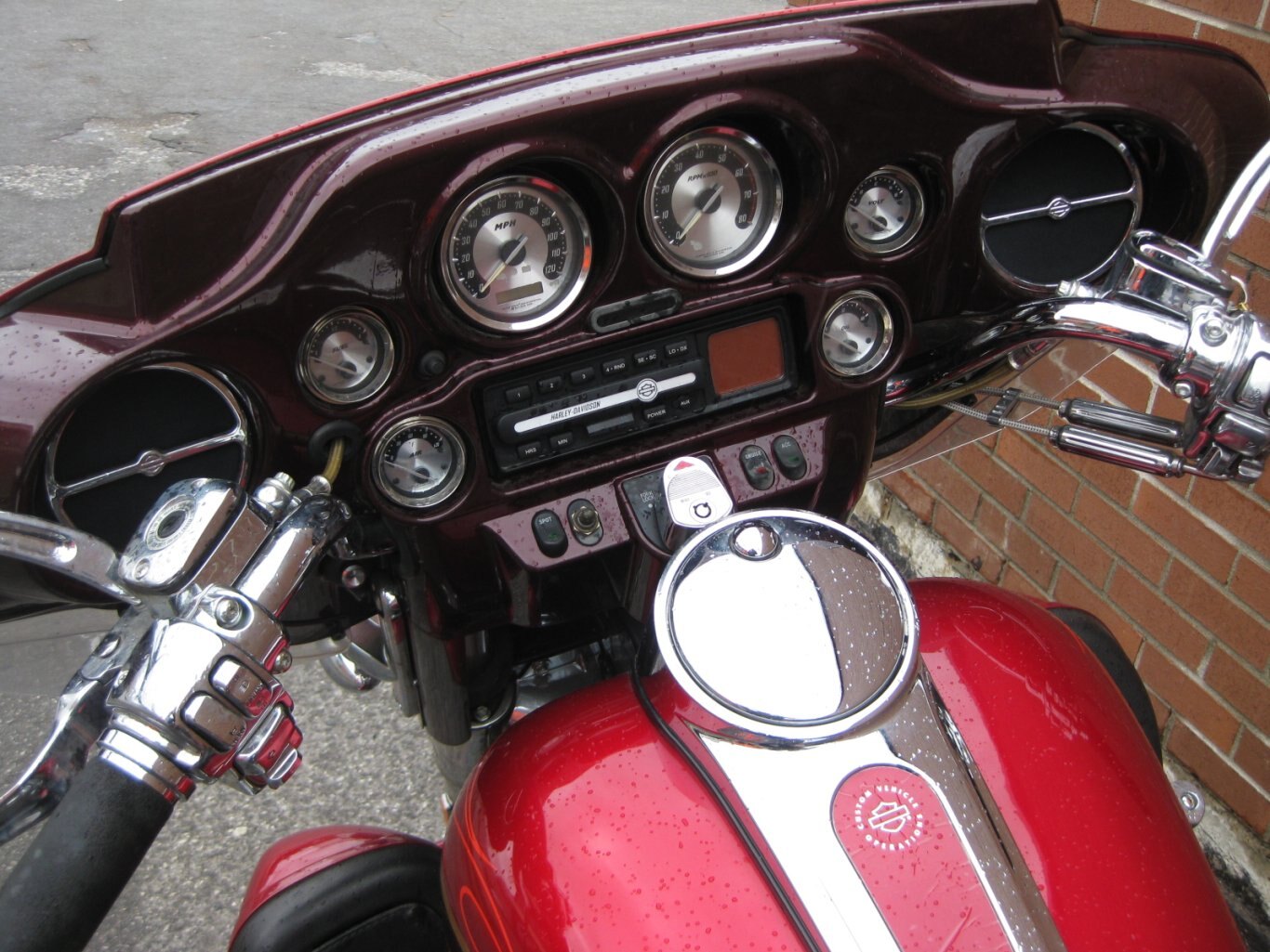 2005 Harley Davidson CVO FLHTCSE2