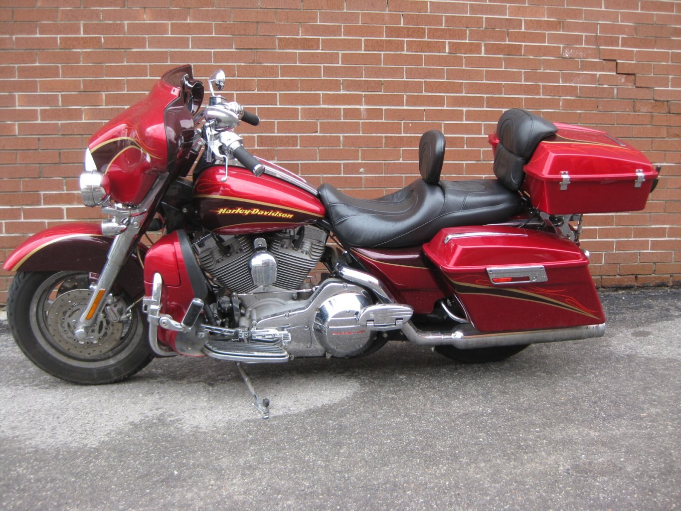 2005 Harley Davidson CVO FLHTCSE2