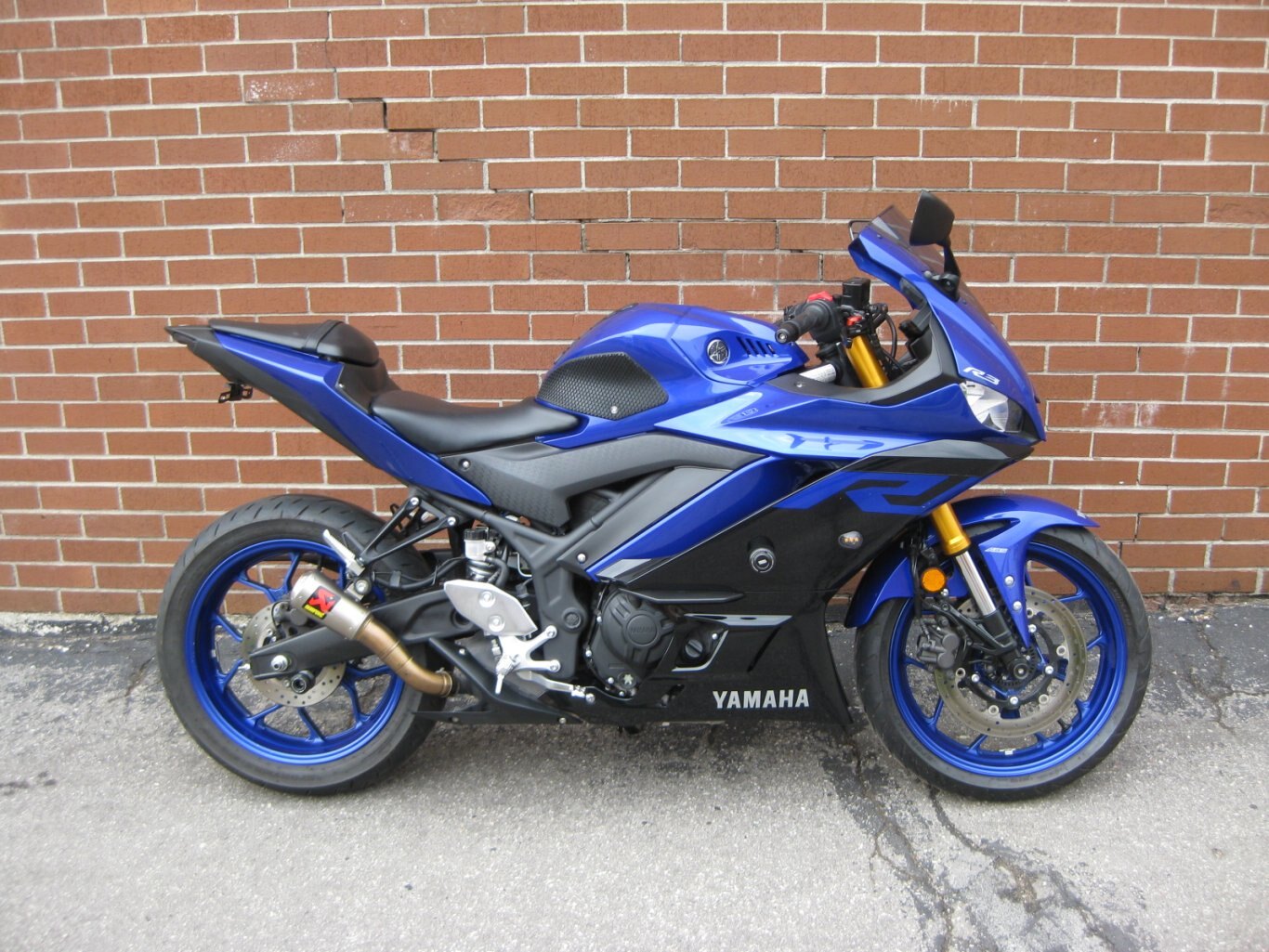 2019 Yamaha YZF-R3 - SOLD AND CONGRATULATIONS TO SIR DEON “THE NEW ROAD WARRIOR” !! WELCOME TO THE COMMUNITY OF MOTORCYCLING ON THIS SPORT STYLE - TWO WHEEL FREEDOM MACHINE –  WITH THANKS FROM GARY & TEAM CYCLE WORLD!!!!