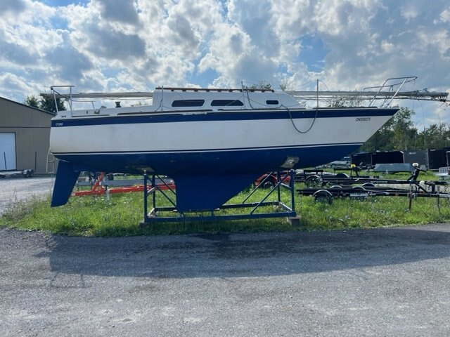 1979 SAIL BOAT - RESTORATION PROJECT OR FOR PARTS