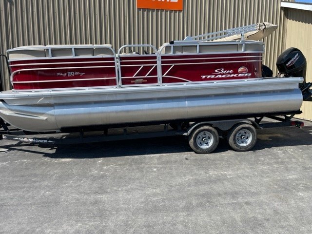 Sun Tracker Party Barge 20 DLX (Mercury 60hp 4s) (Trailer included)