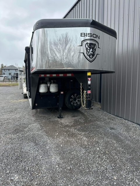 2023 USED TRAILHAND 4 HORSE TRAILER, 7000GVWR 