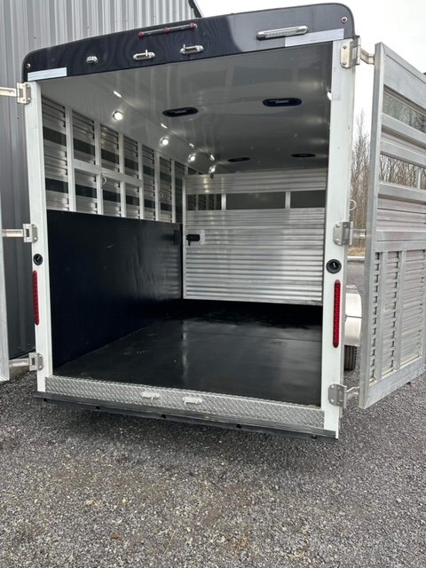 2023 USED TRAILHAND 4 HORSE TRAILER, 7000GVWR 