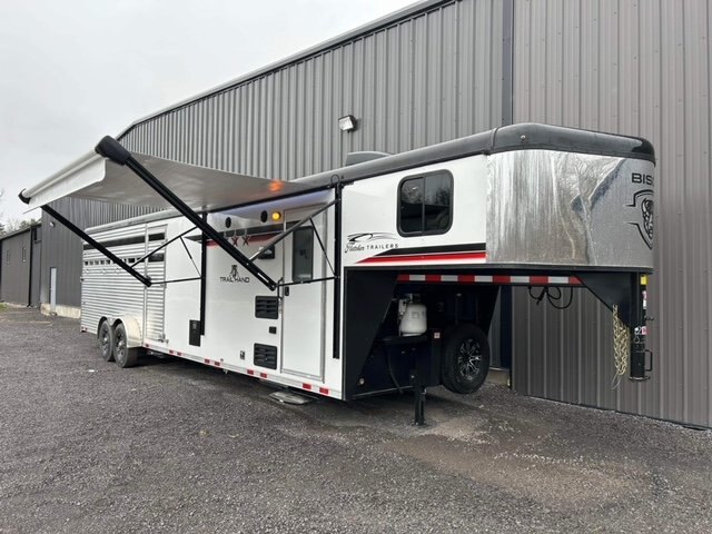2023 USED TRAILHAND HORSE TRAILER, 7000GVWR