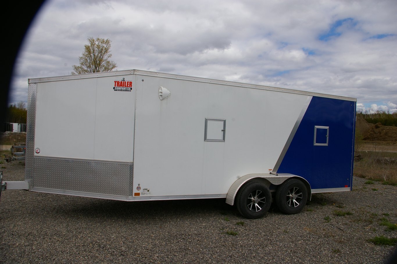 2022 USED 7X21 SNOWMOBILE TRAILER, TANDEM AXLE, 4 Sled Trailer Drive in and Drive Out, WHITE/BLUE, 7000GVWR
