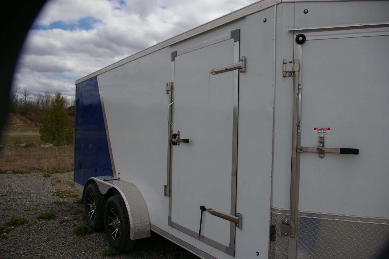 2022 USED 7X21 SNOWMOBILE TRAILER, TANDEM AXLE, 4 Sled Trailer Drive in and Drive Out, WHITE/BLUE, 7000GVWR 